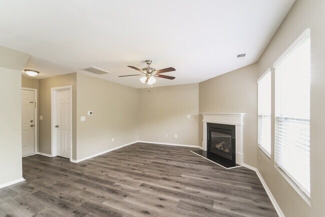 Building Photo - 3804 Larkhaven Village Dr