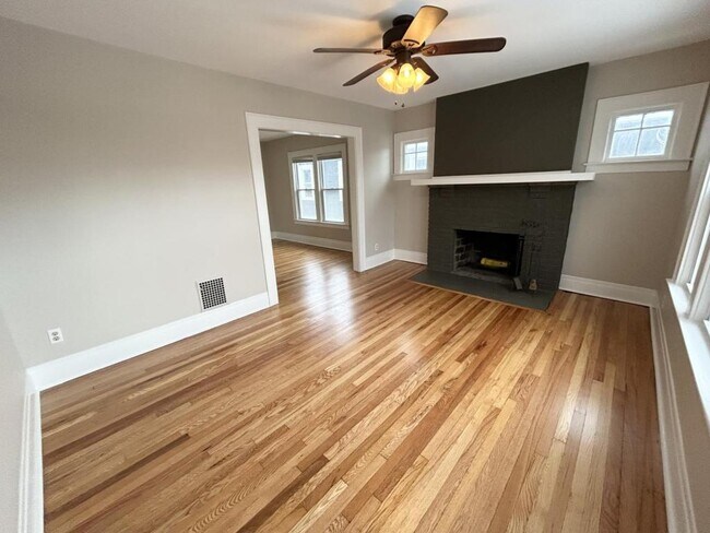 Foto del edificio - 214 Woodbine Ave