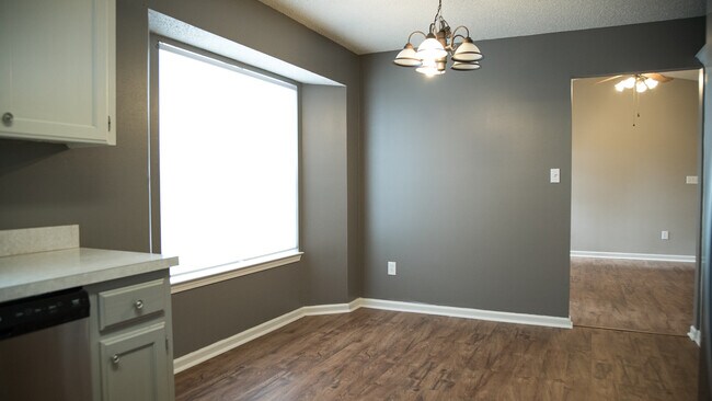 Building Photo - 2007 Cedarwood Cove