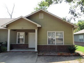 Building Photo - 1410 Robins St