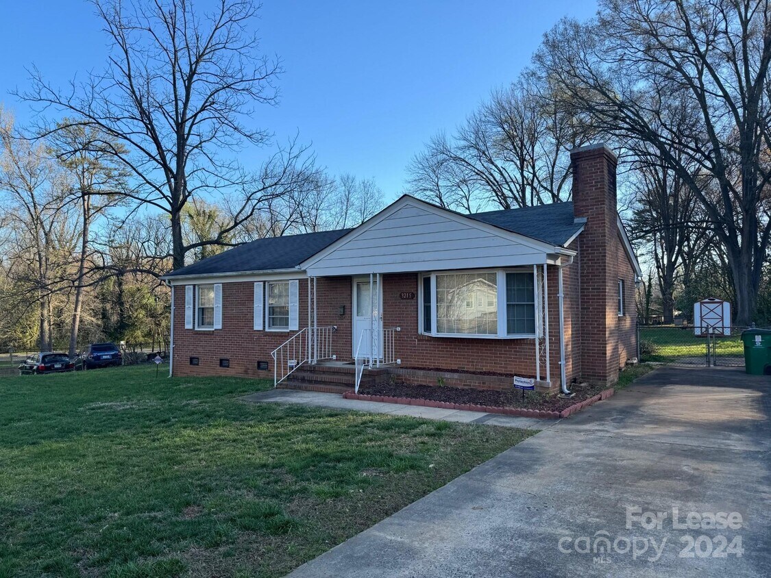 Building Photo - 3215 Barfield Dr