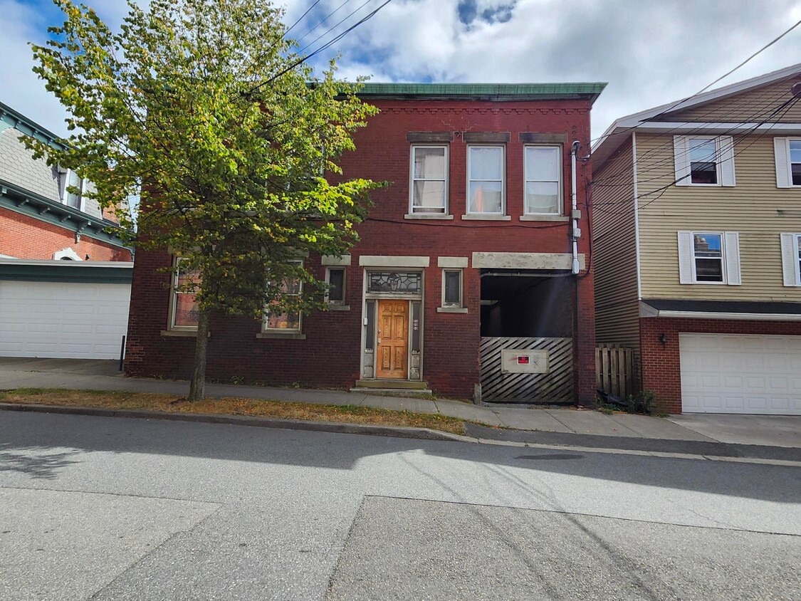 Building Photo - 242-242 Princess St