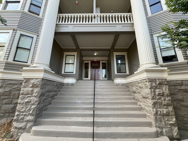 Building Photo - Charming NW Portland 1-Bedroom with Brick ...