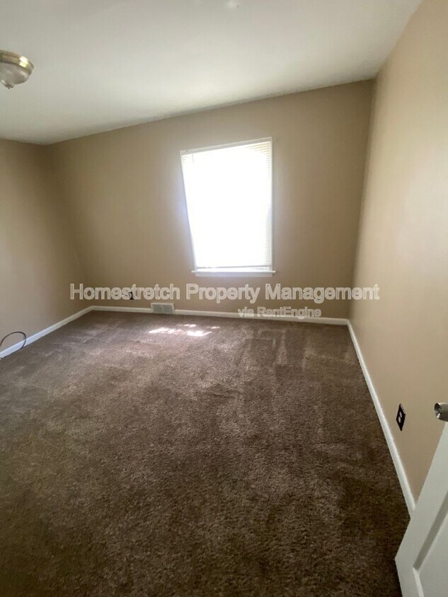 Foto del edificio - 8253 Frost Ave