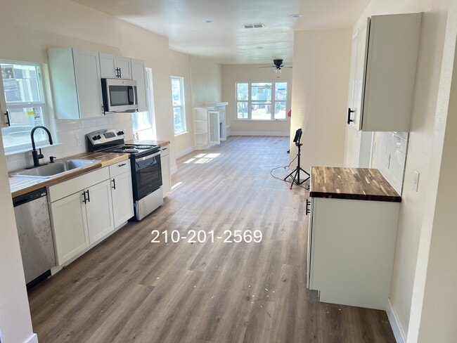 Building Photo - 1106 W Ridgewood Ct