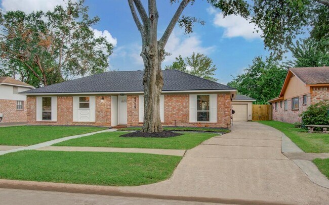 Building Photo - 9719 Railton St