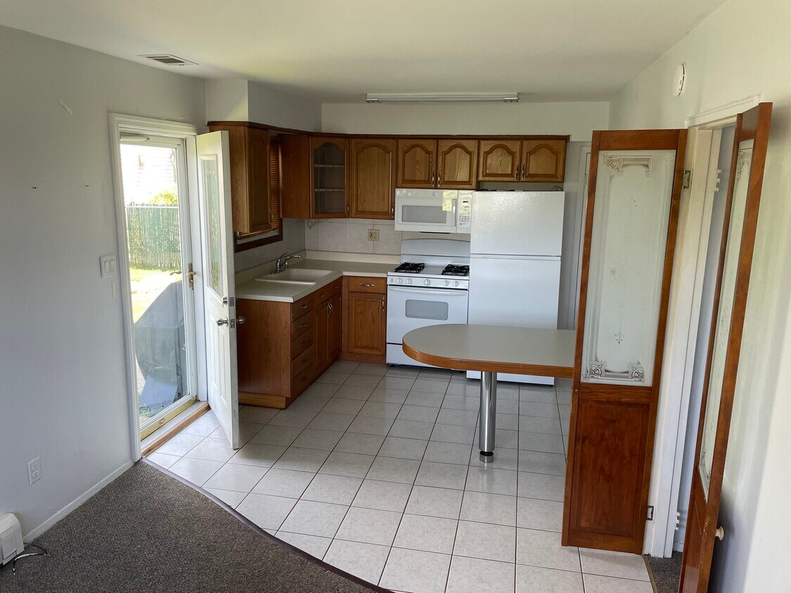 Kitchen - 29 Monroe Pl