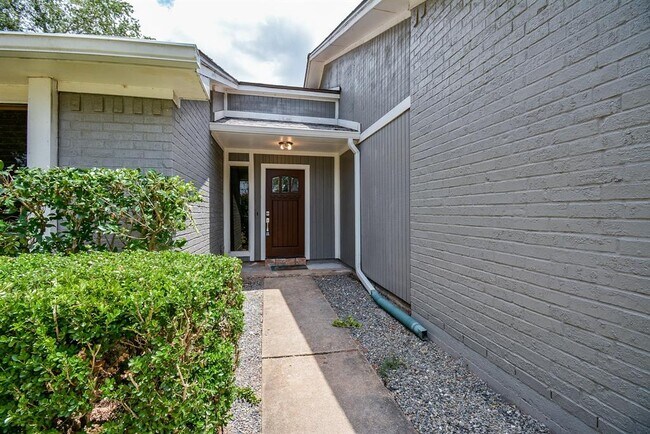 Building Photo - 2831 Mesquite Dr