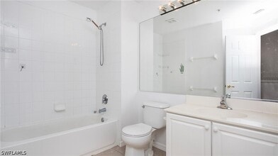 Building Photo - 880 Hampton Cir