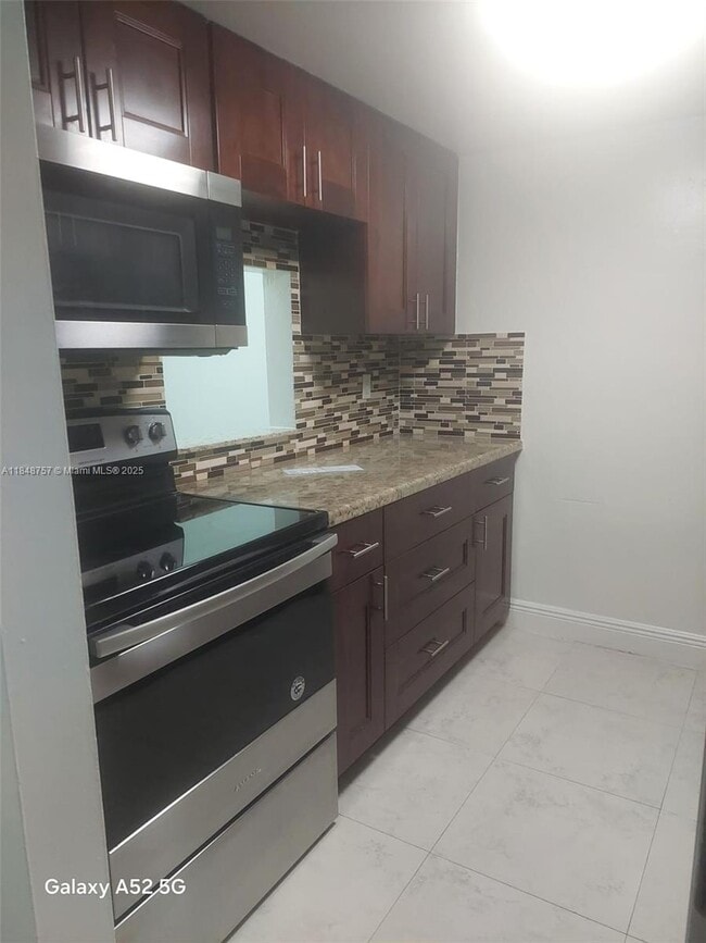 Foto del edificio - 14421 N Kendall Dr