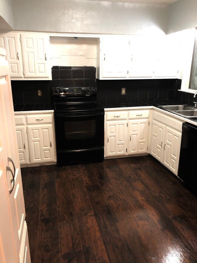Foto del edificio - 4019 Wind River Dr