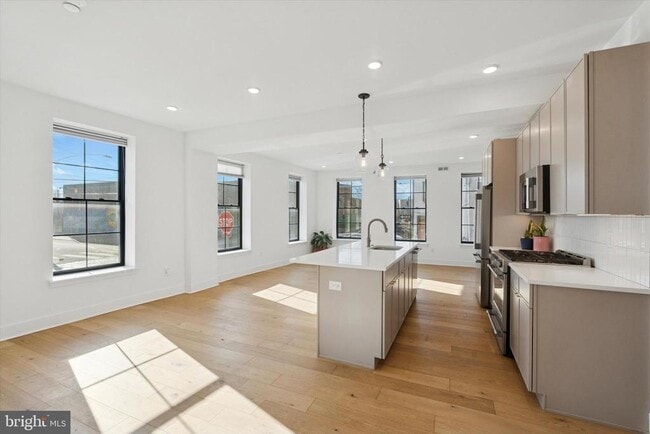 Foto del edificio - 2141 E Hagert St