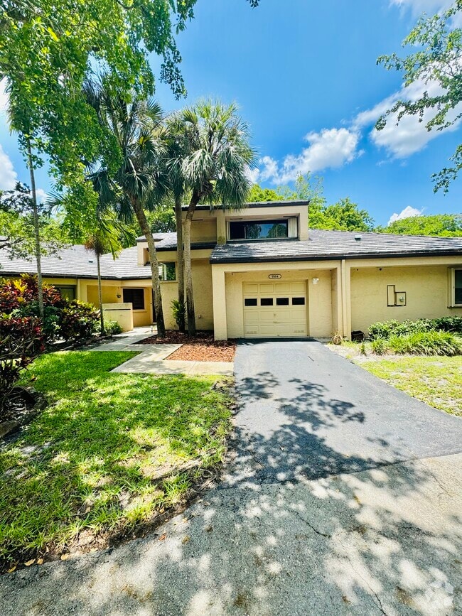 Building Photo - 9364 Chelsea Dr S