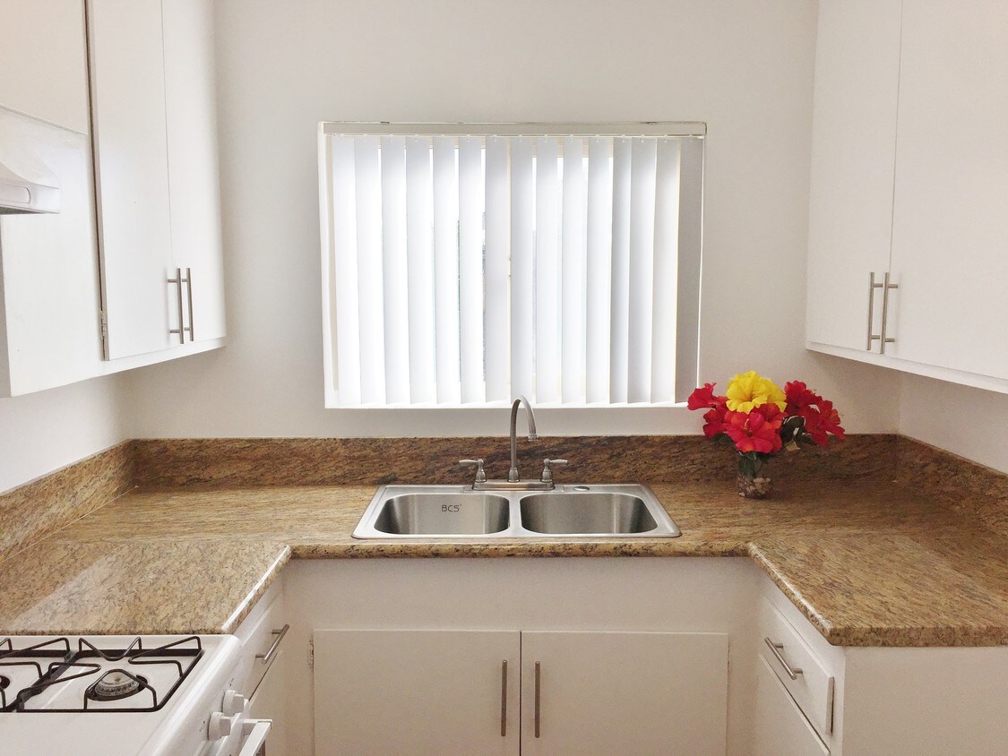 Foto principal - 8960 Orion Ave