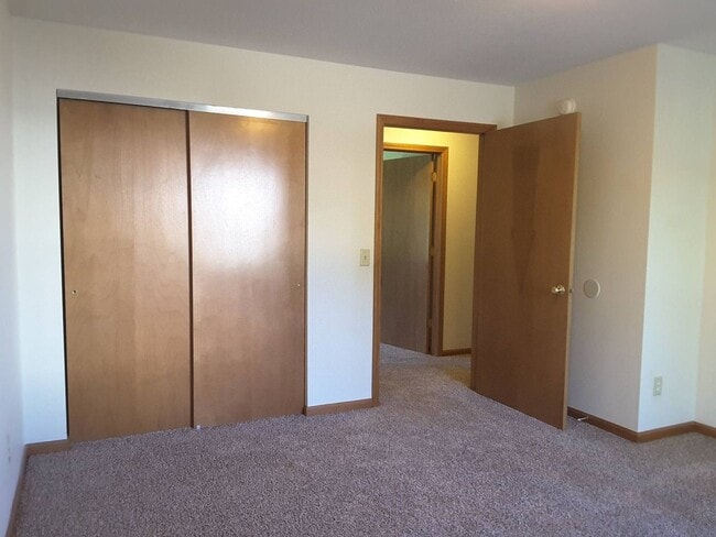 Building Photo - 212 Stonewall Ct