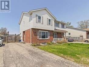 Building Photo - 55 Poplar Crescent
