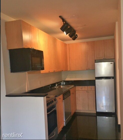 Foto del edificio - 226 E 3rd St
