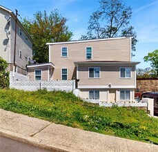 Building Photo - 5 Aqueduct St