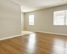 Building Photo - 700 Village Ln