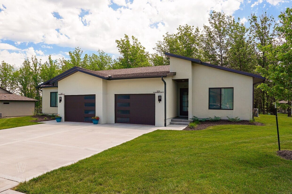 Primary Photo - Two Bedroom Twin Villa with 1-Car Garage