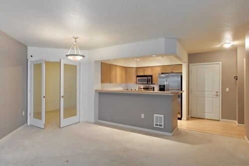 Building Photo - 1525 NW 57th St - 1 bedroom + den