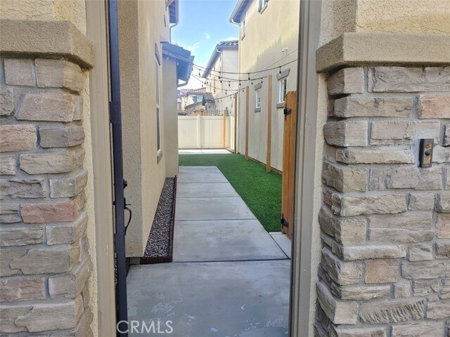 Building Photo - 41936 Pedraza St