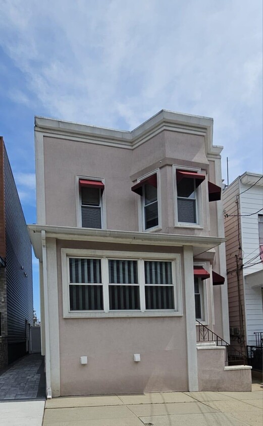 Building Photo - 6808 Smith Ave