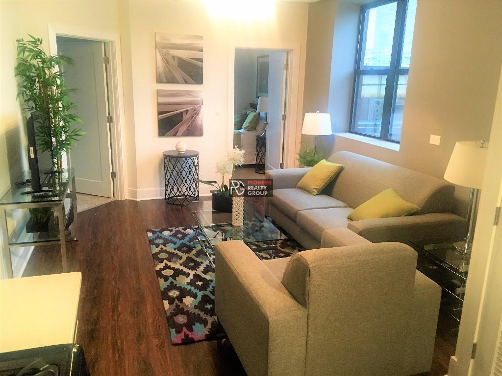 Foto principal - New construction South Loop, laundry in unit