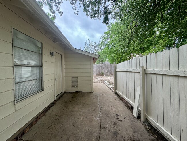 Building Photo - 311 Flournoy Dr