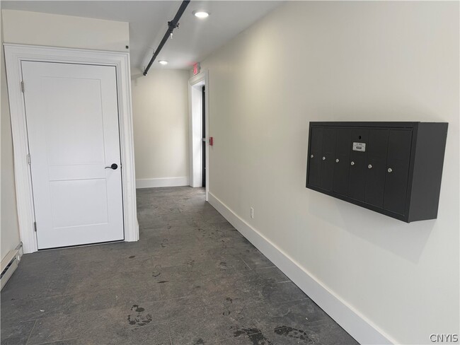 Building Photo - 109 Main St