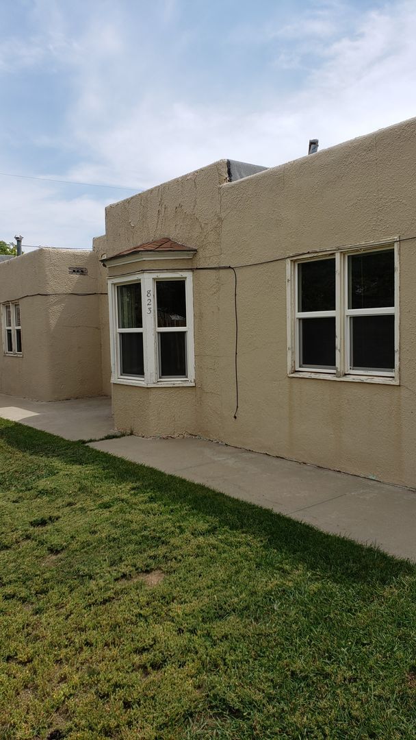 Building Photo - 823 8th St