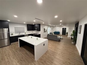 Building Photo - 2918 SW 2nd St