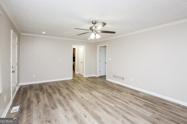 Foto del edificio - 6449 Laural Bend