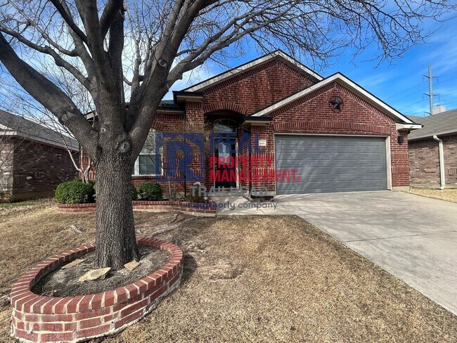 Building Photo - Spacious Single Story Home in a Great Loca...