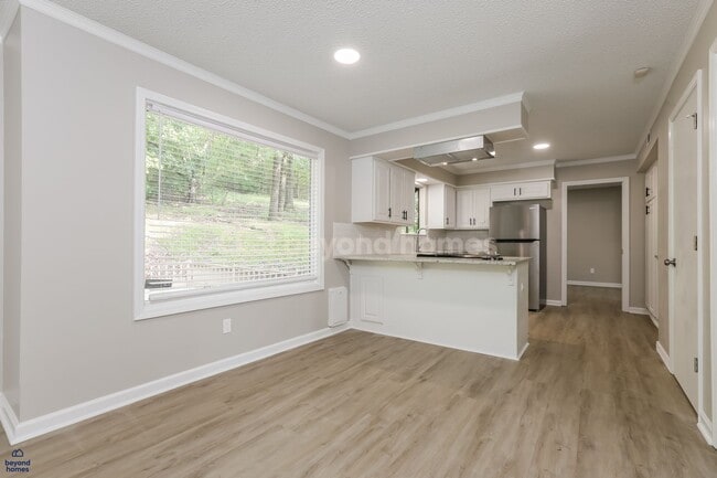 Building Photo - Recently renovated and highly desirable 4 bedroom / 2.5 bath home with 2,028 sq ft of space!