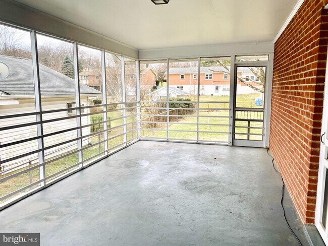 Building Photo - 513 Fox Dr