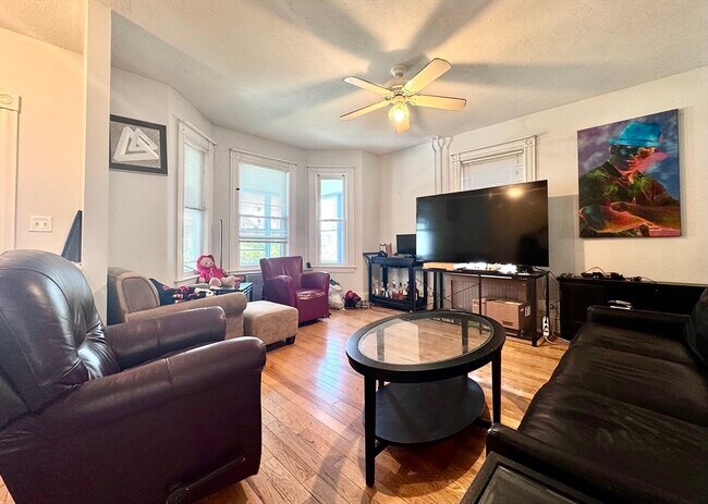 Building Photo - 16 Lincoln Rd