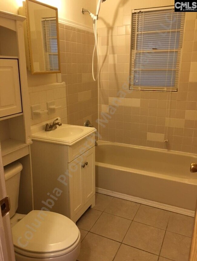 Building Photo - 302 S Marble St