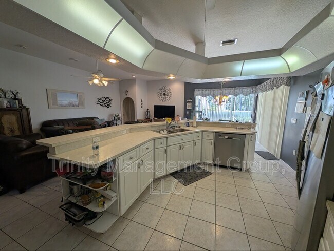 Foto del edificio - 8925 Helmsly Ln