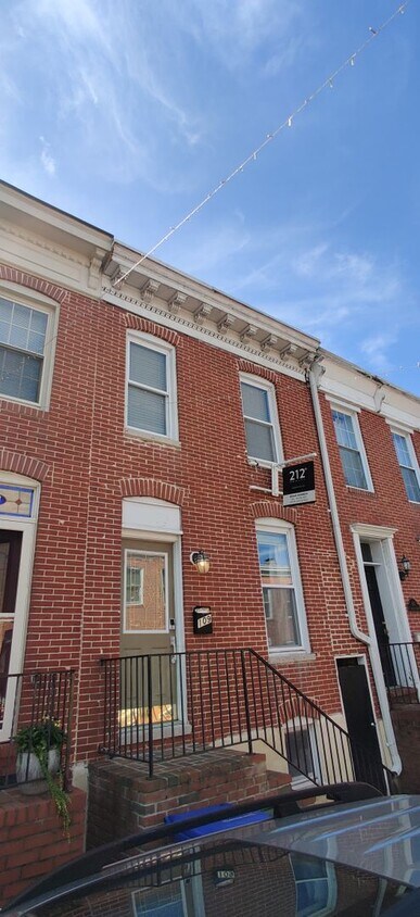 Primary Photo - Charming 2Bedroom Townhome in Riverside!