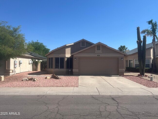 Building Photo - 3101 E Siesta Ln