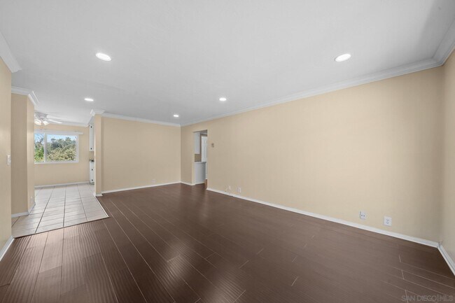 Foto del edificio - 4540 Maple Ave