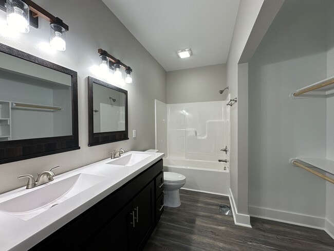 Building Photo - 3 Bedroom • 2 Bath Duplex on 23rd Street!