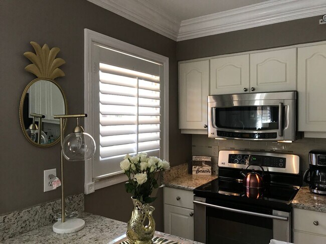 Foto del edificio - ** CASTLETON GARDENS CUTE 1/1 ** WALK TO 5...