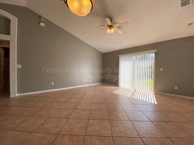 Foto del edificio - 13820 Eagleridge Ct