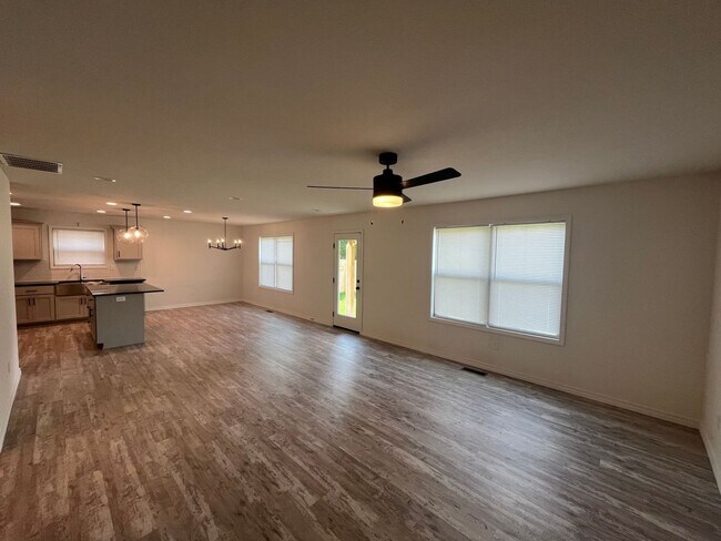 Foto del edificio - Brand New Home for Rent in Spingfield!