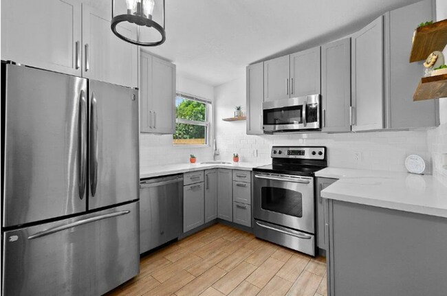 Foto del edificio - 3421 Pinewood Ave