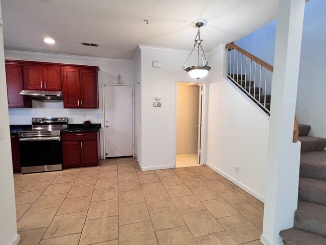 Building Photo - Newer Single Family Home in gated Union City