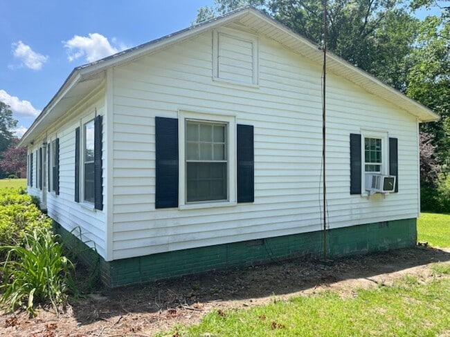 Building Photo - 2548 British Rd