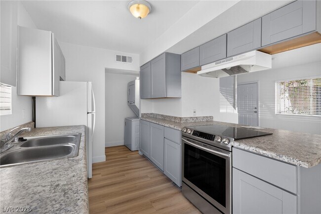 Foto del edificio - 5125 Golden Ln